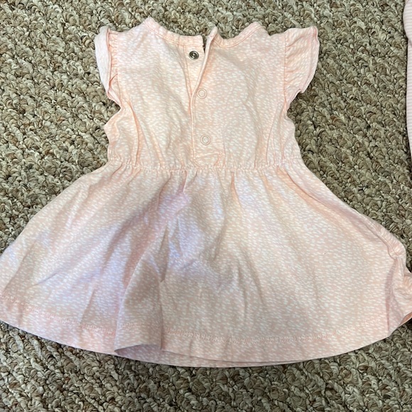 LIKE NEW BUNNY SET FOR 3M - BUNNY DRESS AND ONESIE - Picture 5 of 8